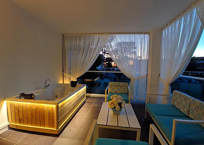 Garcia & מלון אולודניץ